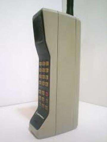 Primer telefono móvil