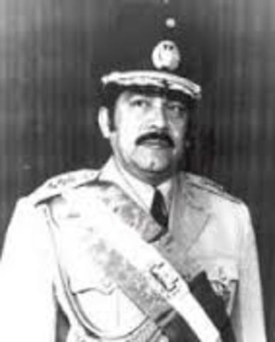 Arturo Armando Molina es declarado Presidente de la República