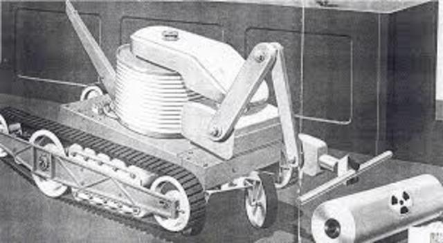 Trallfa, una firma noruega, construyó e instaló un robot de pintura por pulverización.