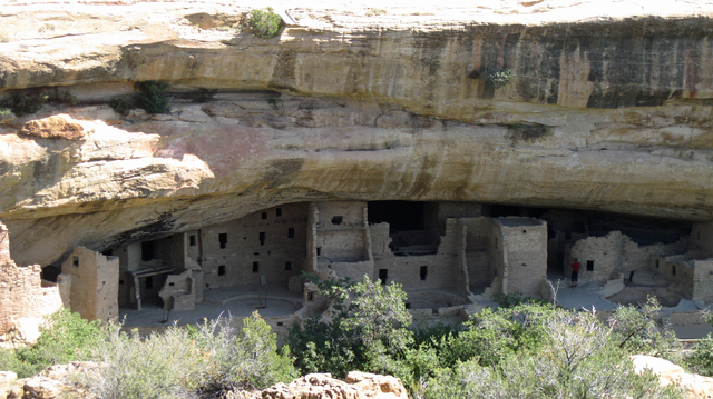 Anasazi dwellings BC