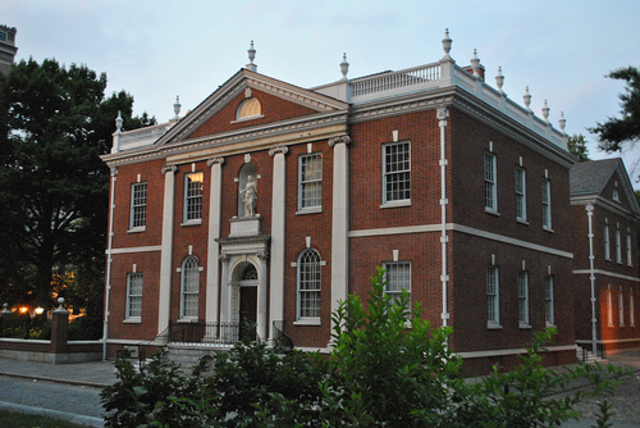 Benjamin Franklin starts library