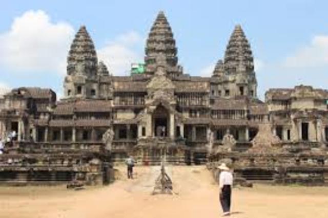 Thai armies attack Angkor and Angkor Wat is forgotten