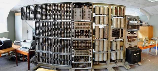 Es una máquina electrónica que recibe y procesa datos para convertirlos en información útil.