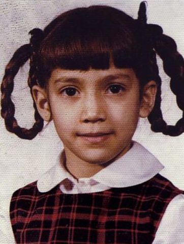 Jennifer empezo a cantar y bailar