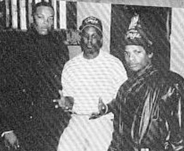 Dr. Dre, MC Ren y DJ Yella se unen al grupo