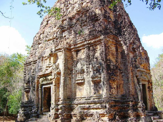 Chenla Empire replaces the Funan Empire