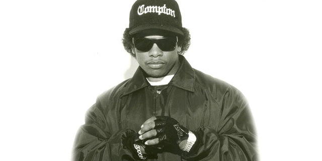 Erick "Eazy-E" Wright muere de sida