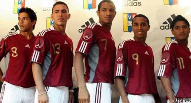 2010-2011 uniforme de la vinotinto