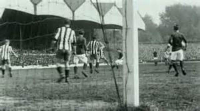 First match to be broadcasted by radio