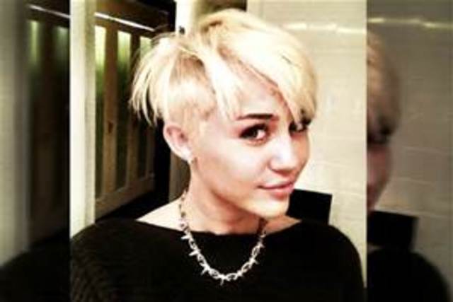 Miley Cuts Her Hair to Her New Style