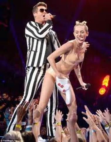 Miley & Robin Thicke Hosts MTV Awards