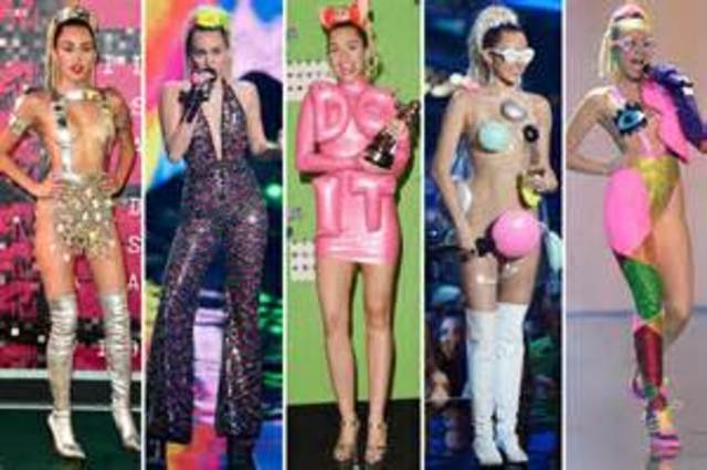 Miley Hosts the VMAS