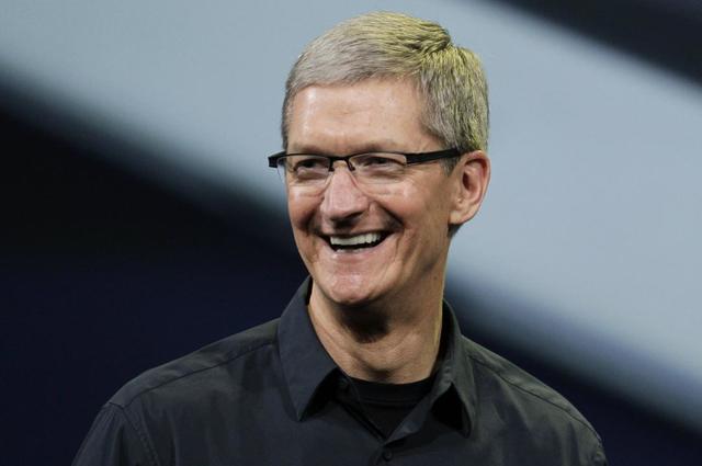 Resigns as Apple's CEO