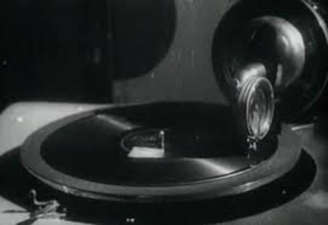 Electrical reords were now replacing the acoustic records