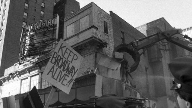 La campaña "save the theaters"