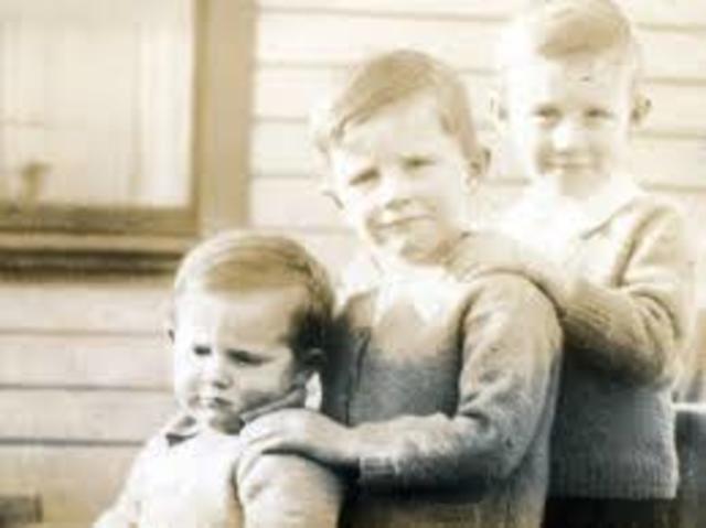 Fred Hollows was Born