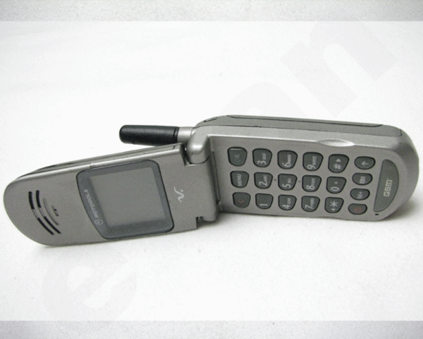 Siguen las miniaturizaciones de teléfonos.