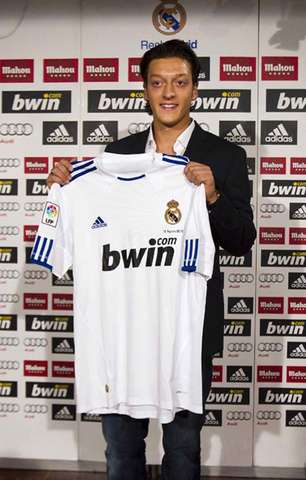 FICHAJE DE MESUT OZIL.