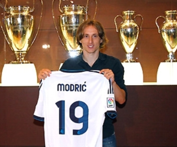 SE FIRMO EL CONTRATO DE LUKA MODRIC