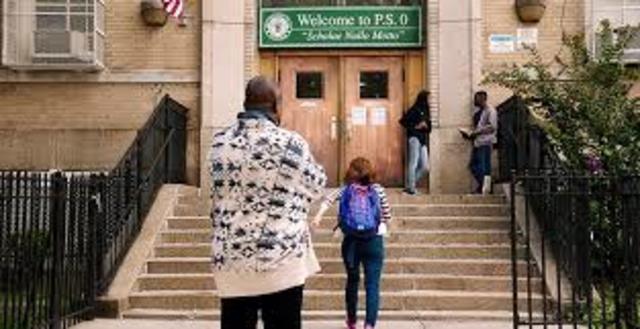 Kimmy va a el colegio