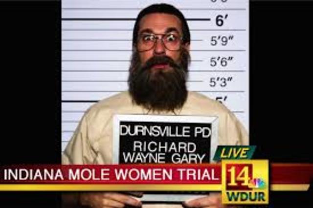 Meten al Reverendo en la carcel