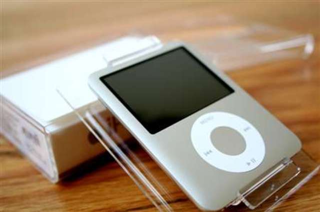2004 - 2005 MP3s become smaller (iPod Mini,, Nano,, Shuffle )
