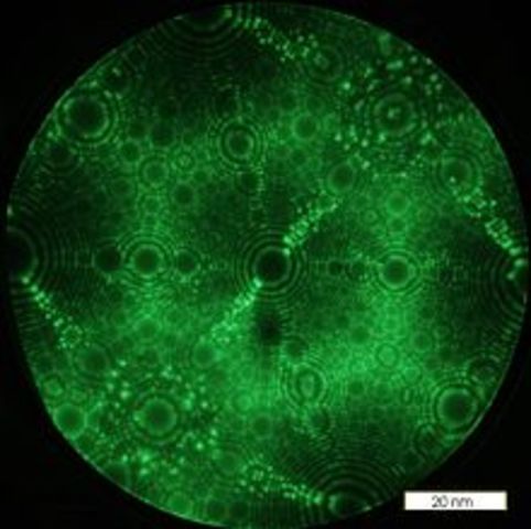 social: El microscopio  de iones proporciona las primeras  imágenes de átomos