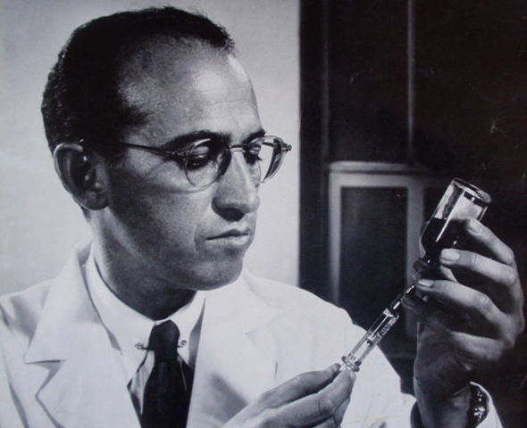 Social: El científico Jonas Salk da a conocer la vacuna Antipoliomielítica