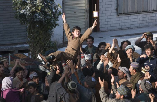 Amir Wins the Kite Contest