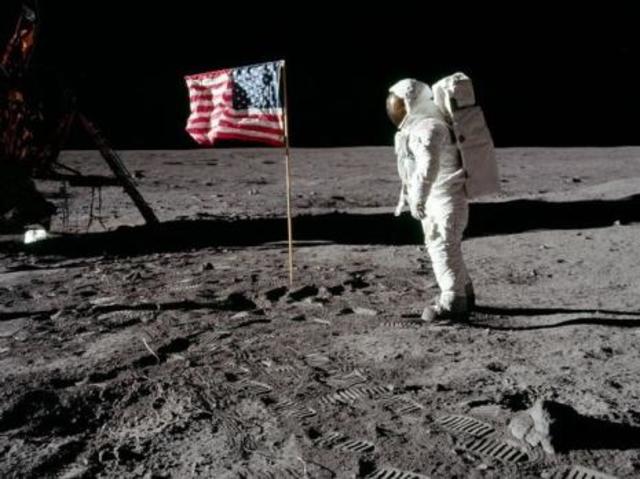 American astronauts walks on the moon