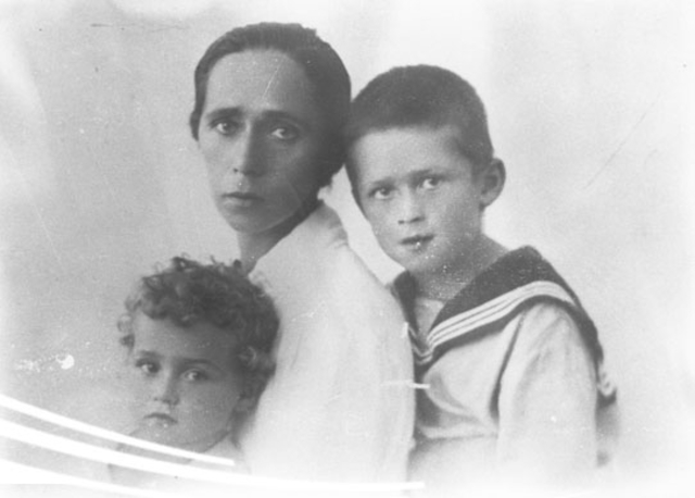 Yitzhak Rabin was born.