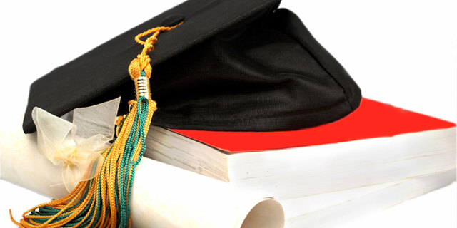 ME GRADUO EN LA UNIVERSIDAD