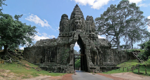 The Capital is Moved to Angkor Thom