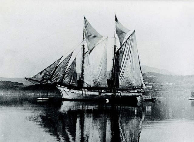 Estudou náutica e foi piloto.