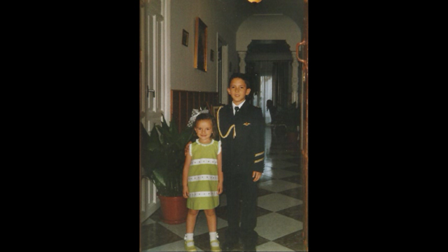 Dia de mi comunión con mi hermana pequeña