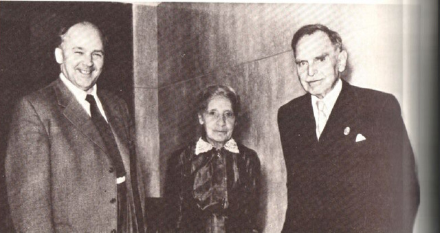 Descubrimiento de la fisión nuclear.