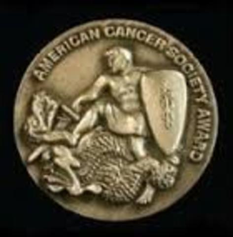 Fox recieves an award from the ACS