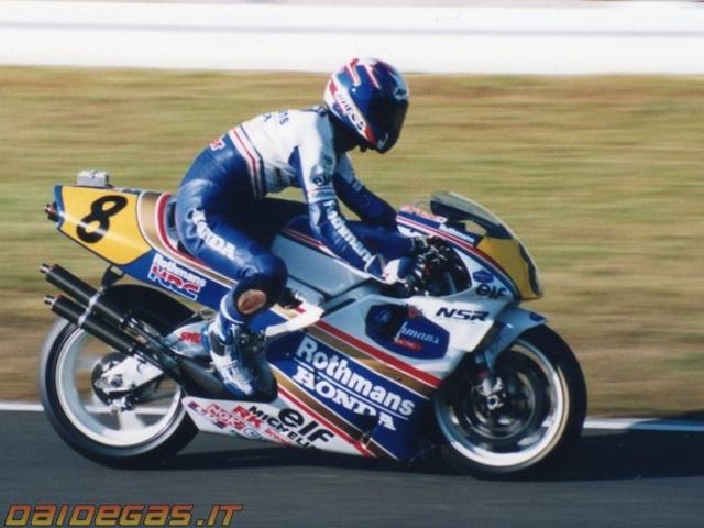 Shinichi Itoh rompe el record de velocidad (320 km/h)