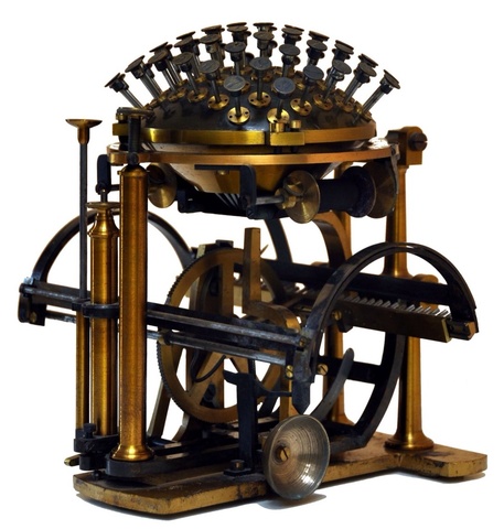 Primera Maquina de Escribir