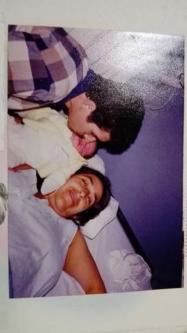 MI PRIMERA FOTO CON MIS PAPAS