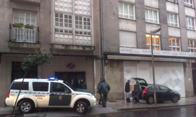 Busqueda de pistas por parte de los agentes