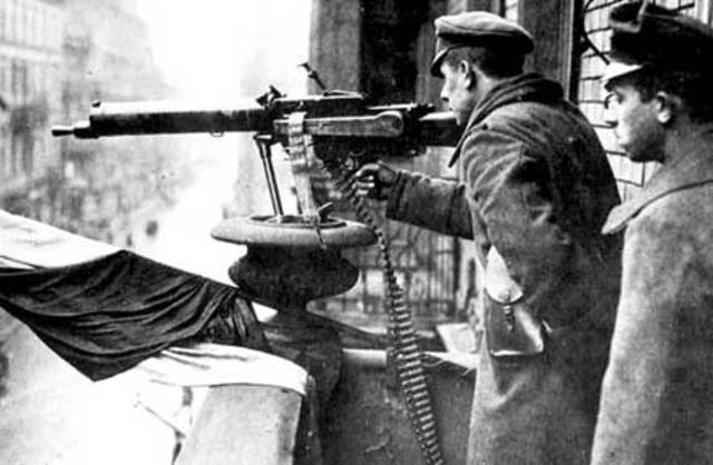 MAQUINARIA DE GUERRA