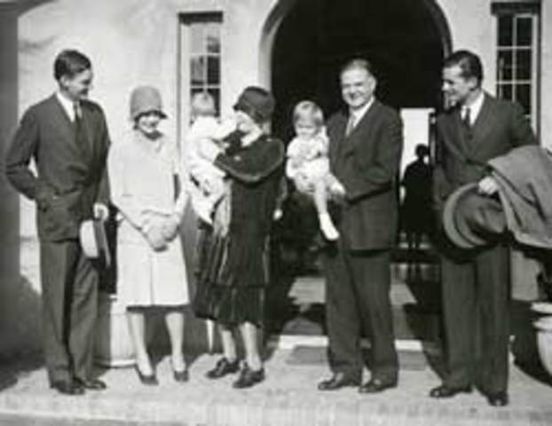 Herbert Hoover elected president