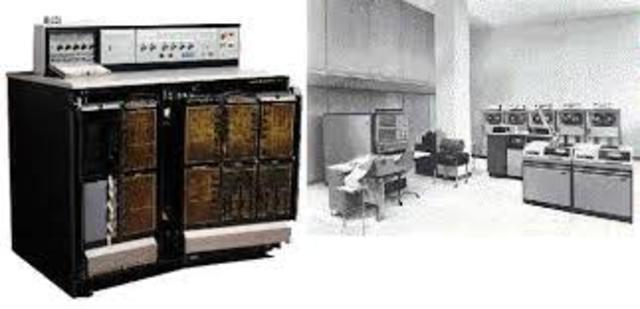 IBM introduce sus primeros computadores totalmente transistorizados de segundageneración los 1620 y 1790.
