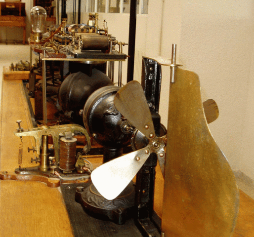 APARELL DE RADIODIRRECIÓ de Leonardo Tones Quevado