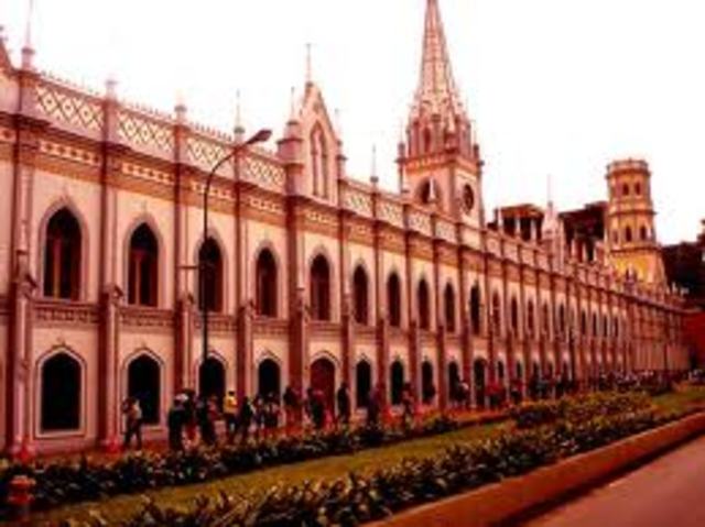 Forma parte de la Academia Real Española