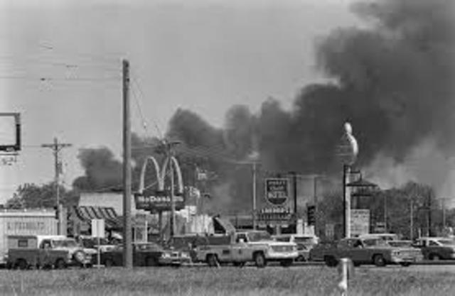 Flight 191 Crashes killing 271