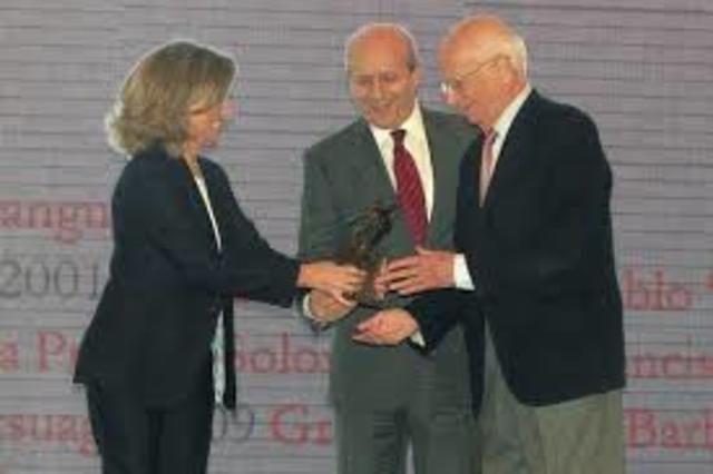 Recibe el premio Nacional de las Letras Españolas