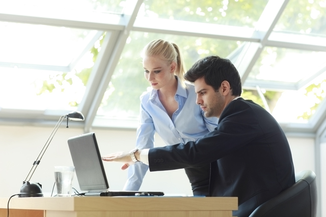 Realizar el plan de clases es planificar lo que el estudiante deberá realizar tanto presencial como en línea. 	Entregar al presidente de academia para su revisión y validación.