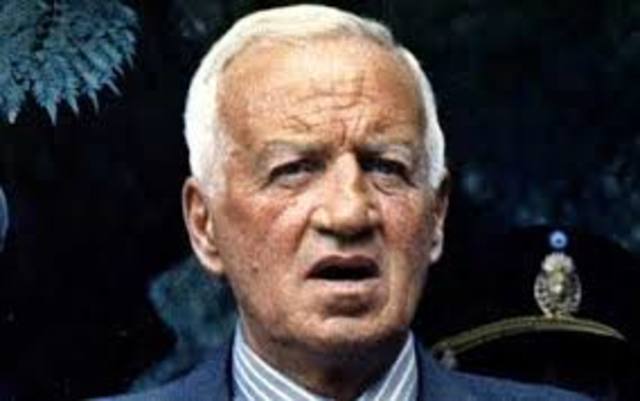 Asume galtieri la presidencia